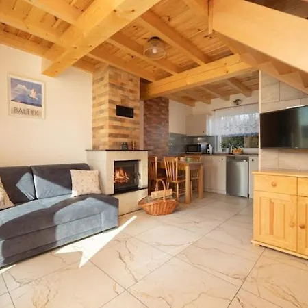 Year-round With Fireplace And Terrace بيت للعطل