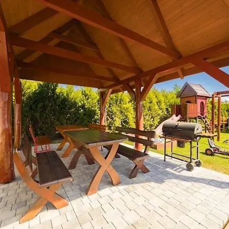 بيت للعطل Year-round With Fireplace And Terrace ميلنو