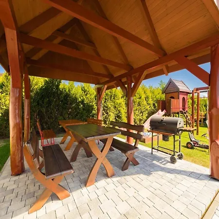 Year-round With Fireplace And Terrace Мельно